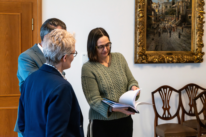 Gemälde wird erklärt